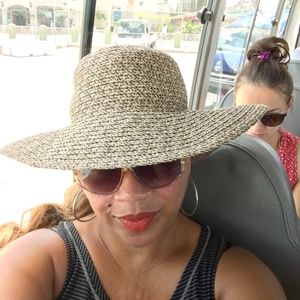 Meet your Posher, Sharon